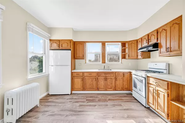 New Rochelle, NY 10801,270 Sickles AVE #2