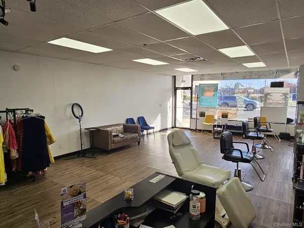 Westbury, NY 11590,449 Old Country RD