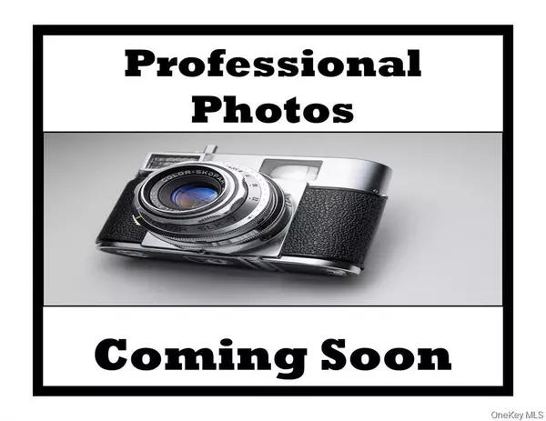 87 Parkside DR, Levittown, NY 11756