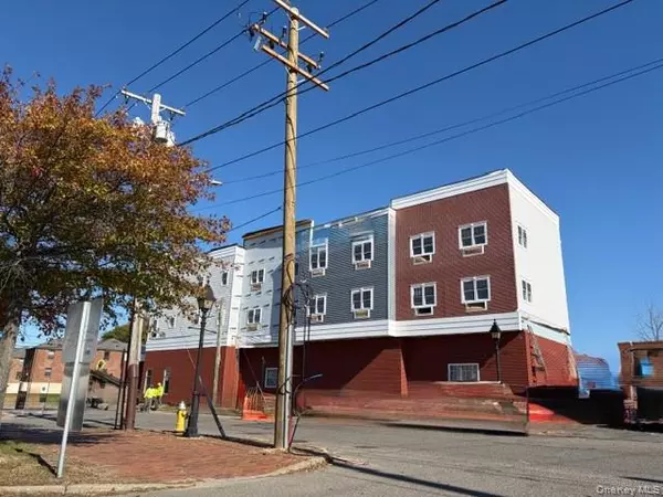 Bay Shore, NY 11706,227 4th AVE #306E