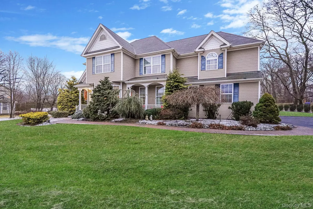 Medford, NY 11763,9 Paddock LN