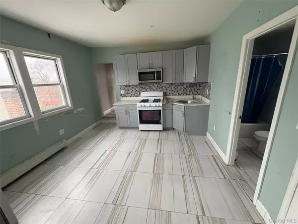 Corona, NY 11368,5633 Waldron ST