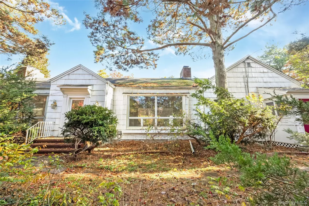 Dix Hills, NY 11746,5 Bagatelle RD