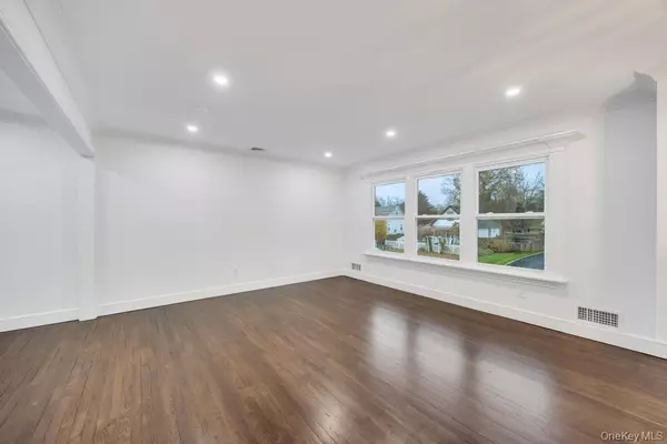 Dix Hills, NY 11746,331 Gillette ST