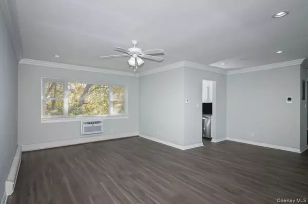 Bay Shore, NY 11706,92 South Clinton AVE #7C