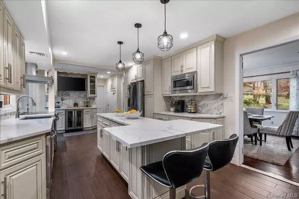 Woodbury, NY 11797,70 Avery RD