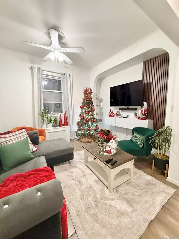 Woodhaven, NY 11421,9013 77th ST