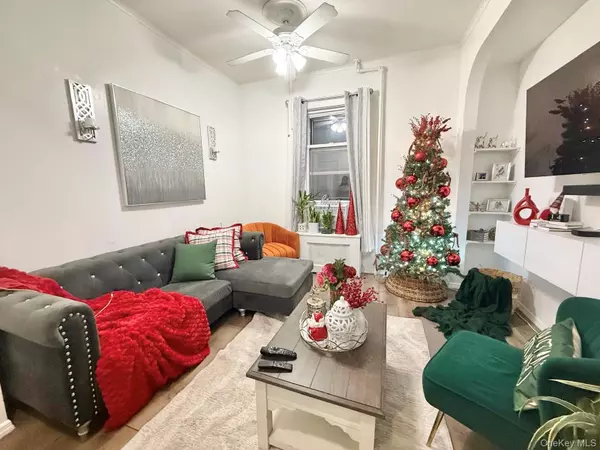 Woodhaven, NY 11421,9013 77th ST