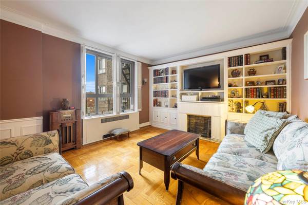 Bronx, NY 10471,4445 Post RD #7E