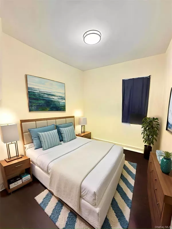 Woodhaven, NY 11421,90-04 Jamaica AVE