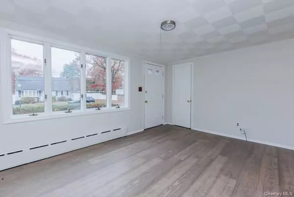 Holtsville, NY 11742,141 Wendy DR