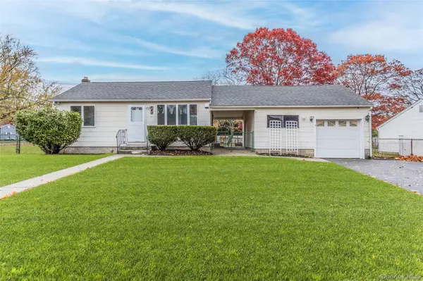 Holtsville, NY 11742,141 Wendy DR