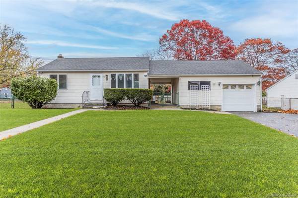 Holtsville, NY 11742,141 Wendy DR