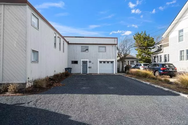 Amityville, NY 11701,49 S Bay AVE