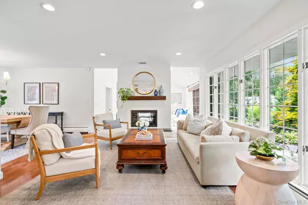 Huntington, NY 11743,32 Hennessey DR