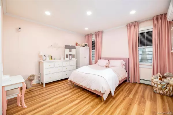 Saint Albans, NY 11412,194-16 116th AVE