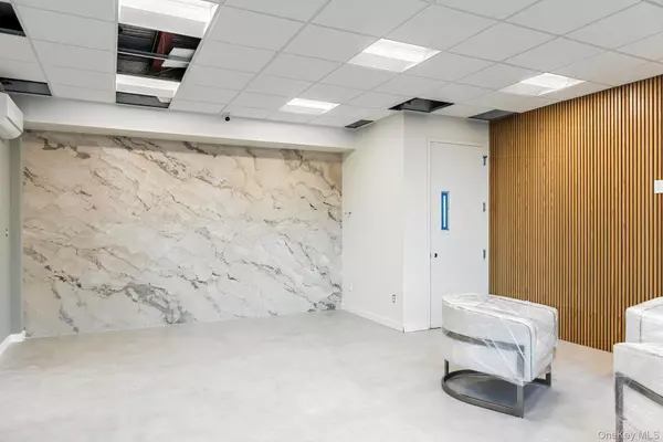 Garden City, NY 11530,1051 Franklin AVE #313-321