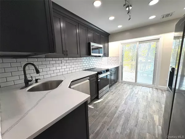 West Islip, NY 11795,364 W 2nd ST