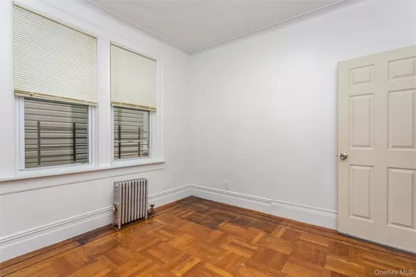 Bronx, NY 10462,1646 Radcliff AVE