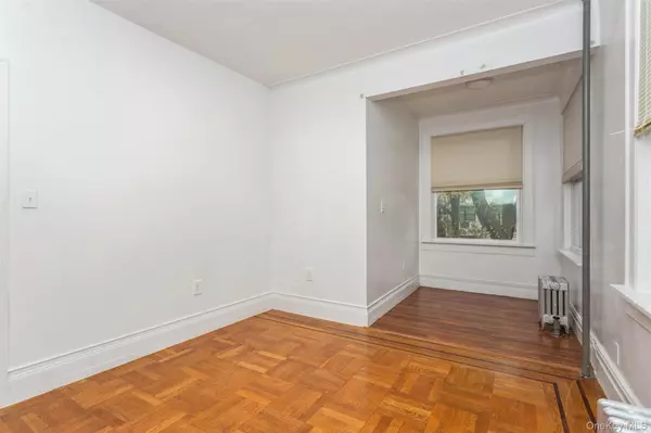 Bronx, NY 10462,1646 Radcliff AVE