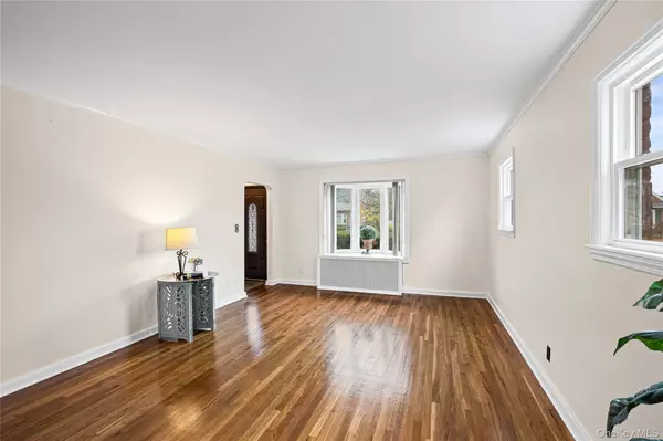 Williston Park, NY 11596,35 Lipton LN