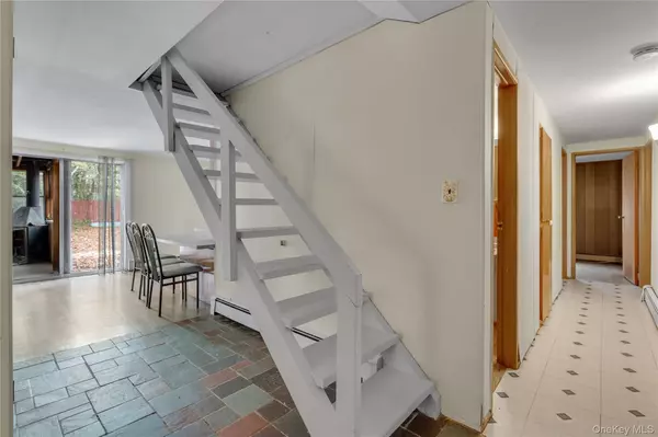 Islandia, NY 11749,96 Split Cedar DR