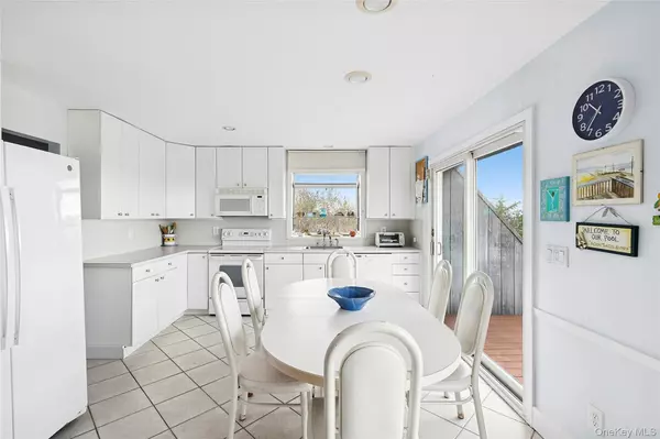 Westhampton, NY 11977,542 Dune RD