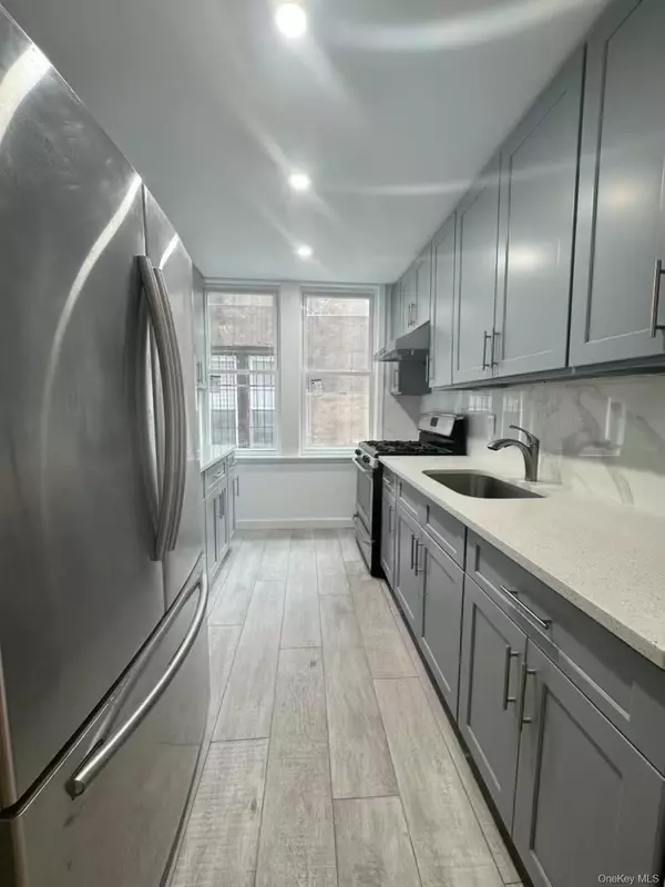 Woodhaven, NY 11421,86-17 88 AVE