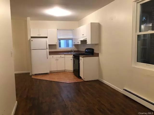 44-25 Douglaston Pkwy, Douglaston, NY 11363