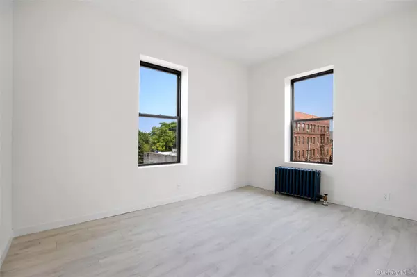 Woodhaven, NY 11421,8622 Jamaica AVE #2R