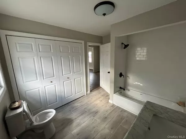 Lawrence, NY 11559,64 West AVE