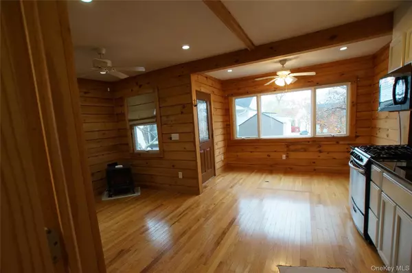 Hampton Bays, NY 11946,12 E Tiana RD ##6