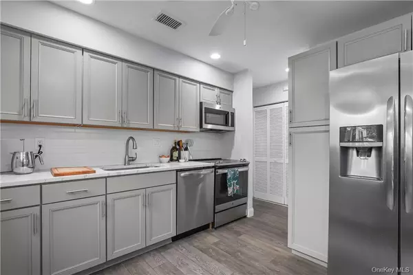 Bedford Hills, NY 10507,208 Harris RD #EB3