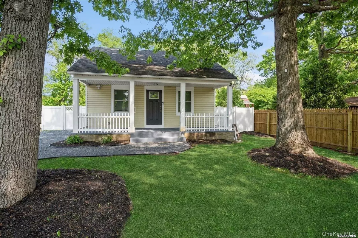 Holtsville, NY 11742,1075 Waverly AVE