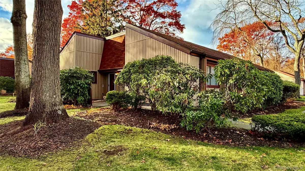 Stony Brook, NY 11790,82 Strathmore Gate DR