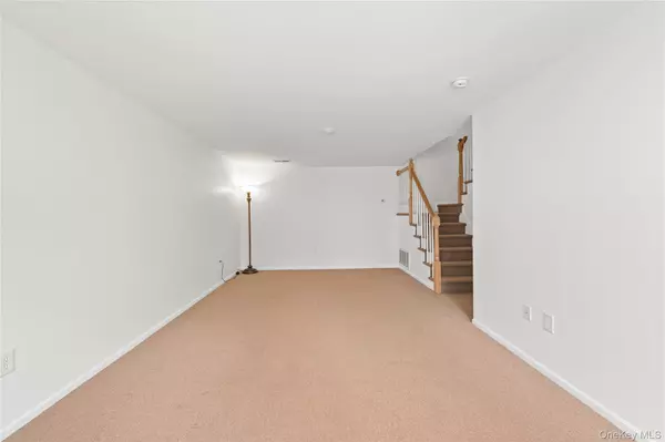 Brookhaven, NY 11763,399 Birchwood RD