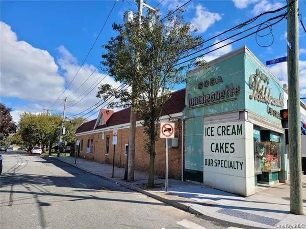 Williston Park, NY 11596,84 Hillside AVE