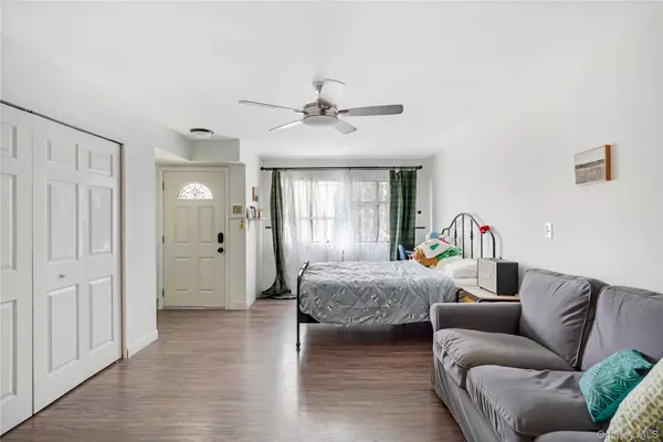 Staten Island, NY 10314,17A Gregory LN