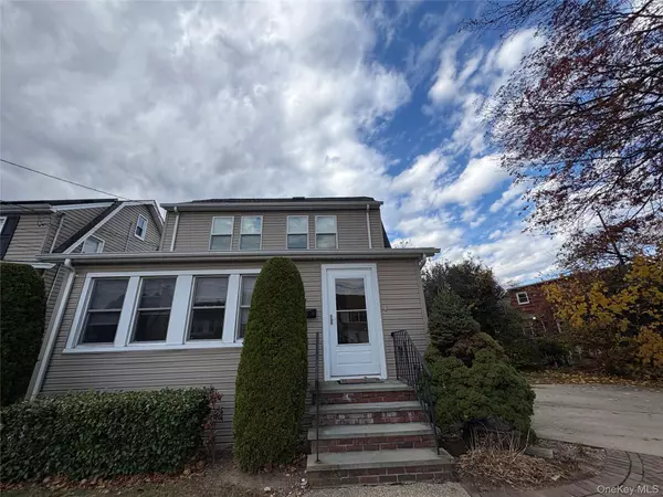 3 Brookwood ST, Glen Head, NY 11545