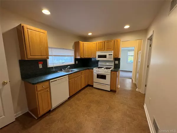 Glen Head, NY 11545,3 Brookwood ST