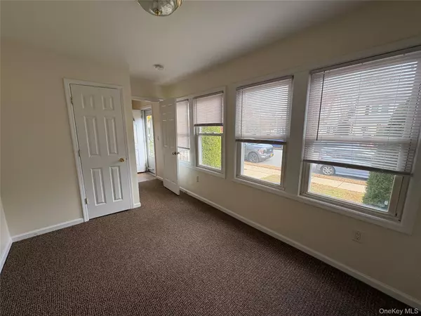 Glen Head, NY 11545,3 Brookwood ST