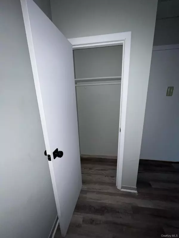 Westbury, NY 11590,308 Maple AVE #5