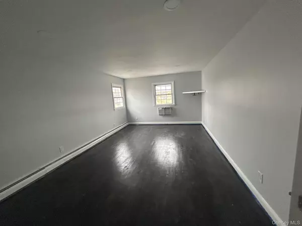 Massapequa, NY 11758,74 Jerusalem AVE