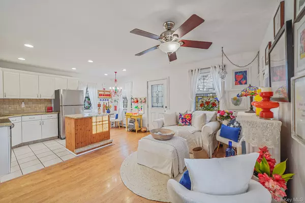 East Patchogue, NY 11772,156 Clinton AVE