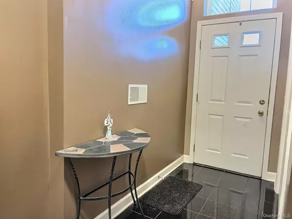 Wappingers Falls, NY 12590,5004 Boulder WAY