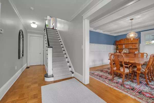 Great Neck, NY 11021,1 Deepdale DR