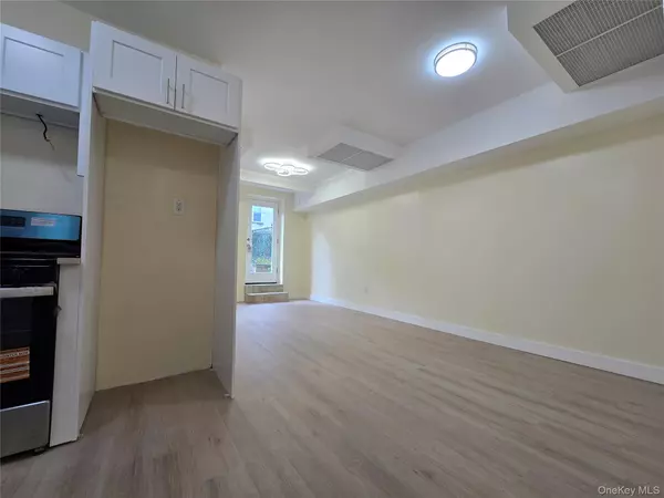 Astoria, NY 11103,3264 45th ST #Garden Apartment