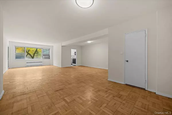 Bronx, NY 10463,750 Kappock ST #207