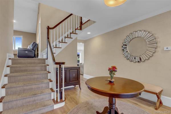 Merrick, NY 11566,2848 Clubhouse RD