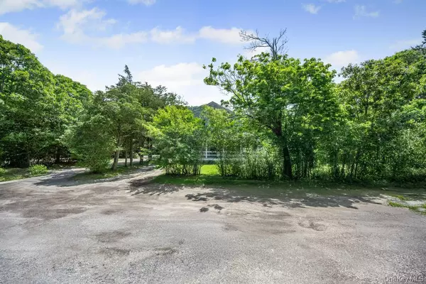 Westhampton, NY 11977,4 Cooks LN